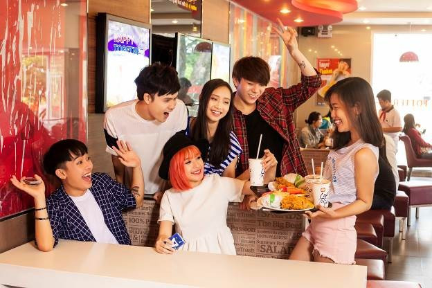 Vừa đến địa điểm yêu thích, cả hội đã gọi ngay các món khoái khẩu…Tất cả ồ lên sung sướng khi được giảm giá đến 47%.