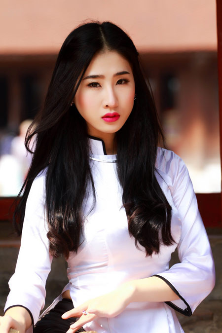 Cùng ngắm những bức ảnh đa phong cách của hotgirl này.