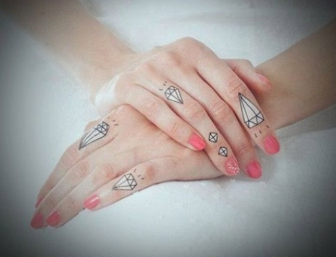 Kim cương: Các bạn trẻ xăm hình kim cương nhằm muốn thể hiện sự cao quý, đề cao giá trị của mình.