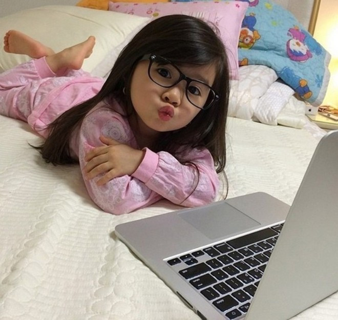 Chỉ mới 4 tuổi nhưng cô bé Breanna Youn có thể nói đến 4 ngôn ngữ: tiếng Anh, tiếng Hàn, tiếng Ả Rập và tiếng Tagalog.