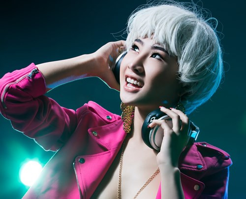 Đây là lần đầu tiên Oxy được lọt vào danh sách này. Cuộc bình chọn diễn ra trong 6 tháng, người tham gia bình chọn phải đăng nhập bằng email hợp lệ để bầu cho DJ mình thích.