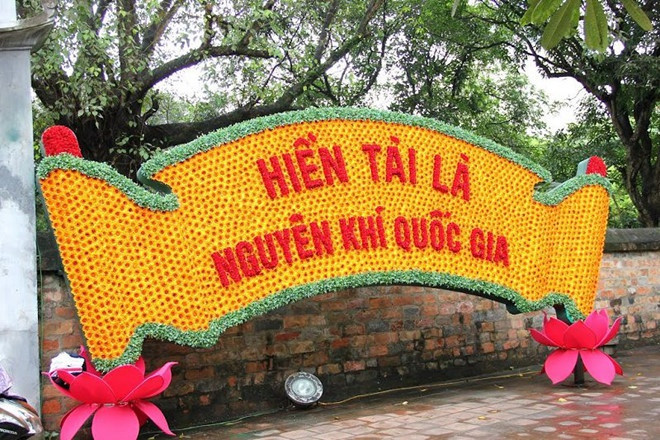 "Hiền tài là nguyên khí quốc gia. Nguyên khí thịnh, đất nước mạnh và càng lớn lao. Nguyên khí suy, thế nước yếu mà càng xuống thấp. Bởi vậy, các bậc vua tài giỏi đời xưa chẳng có đời nào lại không chăm lo nuôi dưỡng và đào tạo nhân tài, bồi đắp thêm nguyên khí". Đó là câu nói nổi tiếng, đi vào sử sách của danh sĩ, nhà giáo Thân Nhân Trung thời Hậu Lê.