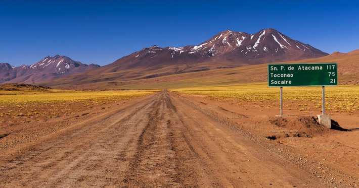 Sa mạc có tuyết: Bạn có thể thấy tuyết ở sa mạc Atacama trên những đỉnh núi cao. Độ cao giúp nhiệt độ đủ lạnh để tuyết không tan chảy. Tuyết sẽ không bao giờ được tìm thấy ở đáy thung lũng của sa mạc vì khí hậu hoàn toàn khác nhau.