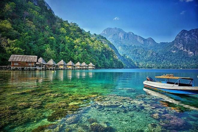 Theo BBC, Indonesia là quốc gia Hồi giáo lớn nhất thế giới hiện nay. Nước này có dân số lên tới hơn 270 triệu người, trong đó phần lớn là người Hồi giáo.