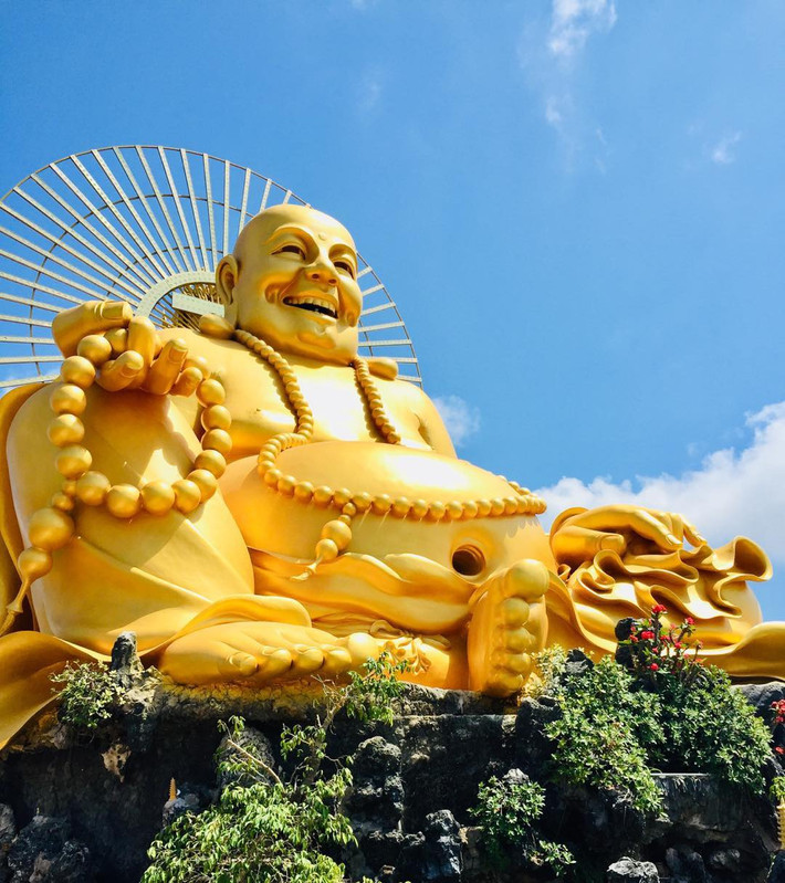 Công trình tượng Phật Di Lặc ở chùa Vạn Phước được hoàn thành, an vị vào năm 2010. Nhiều Phật tử đã phát tâm cúng dường, góp phần tôn tạo tượng. Ảnh: Tranphuong.hung.