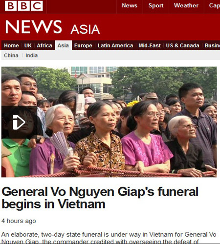 Hãng truyền thông BBC của Anh, chi nhánh châu Á thì đưa tin về lễ quốc tang Đại tướng, trong đó có đoạn: "Ông là người chỉ huy được thế giới biết đến là người đã đánh bại cả quân Pháp và Mỹ".