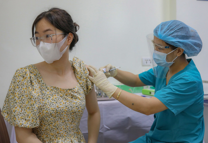 Sáng 15/8, Đại học Y Hà Nội khởi động chương trình thử nghiệm lâm sàng vaccine ARCT-154 phòng Covid-19 giai đoạn 1 cho 100 tình nguyện viên đến từ Hà Nội.