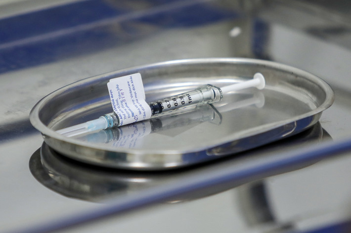 "Vaccine này được tổ chức thử nghiệm tại Đại học Y Hà Nội, chúng tôi rất tin tưởng và mong mỏi nghiên cứu sớm hoàn thiện để thúc đẩy sản xuất vaccine trong nước", Thứ trưởng Trần Văn Thuấn nhấn mạnh.