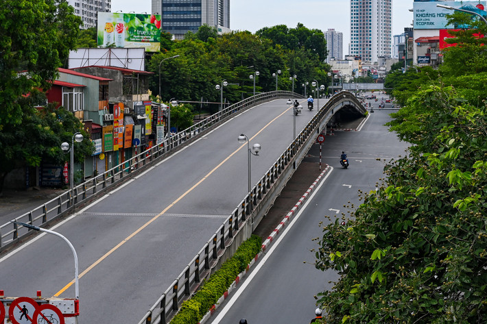 Nút giao có ba trường đại học trên tuyến phố Tây Sơn, Chùa Bộc, Nguyễn Lương Bằng.