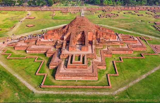 br/> Myanmar là quốc gia duy nhất ở vùng Đông Nam Á có đường biên giới tiếp giáp Bangladesh ở phía đông nam của quốc gia Nam Á này.