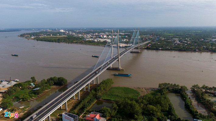 Cầu Mỹ Thuận được Trung tâm Kỷ lục Việt Nam đề cử cho kỷ lục "Cầu dây văng đầu tiên ở Việt Nam". Cầu nối 2 tỉnh Tiền Giang và Vĩnh Long, được khởi công tháng 7/1997, khánh thành năm 2000. Ảnh: Phạm Ngôn.