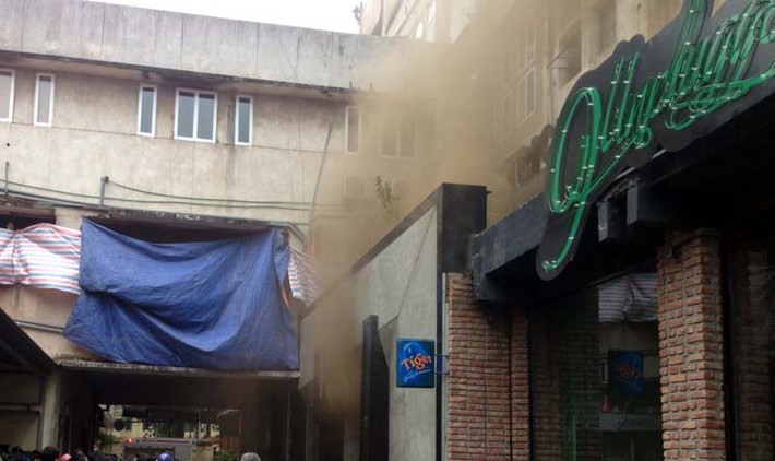 Trước đó, ngày 19/11, ngọn lửa bùng phát ở quán bar đang xây dựng, đã khiến 6 người chết ngạt. Trong số đó, có 5 nạn nhân được xác định là họ hàng, cùng ở Quảng Yên, xã Yên Sơn, huyện Quốc Oai, Hà Nội.