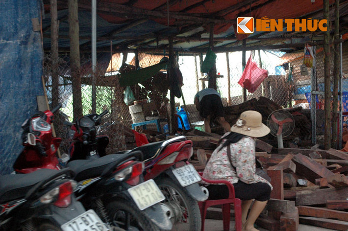 Theo lời của một số tiểu thương, họ thật sự bất ngờ sau khi biết thông tin ông Nguyễn Thành Hưng bị công an bắt. Nhiều tiểu thương tỏ ra "lo ngại" đối với việc kinh doanh của mình.