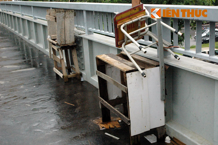 ... rồi thành kho chứa đồ, nhưng không thấy đơn vị quản lý cho dẹp.