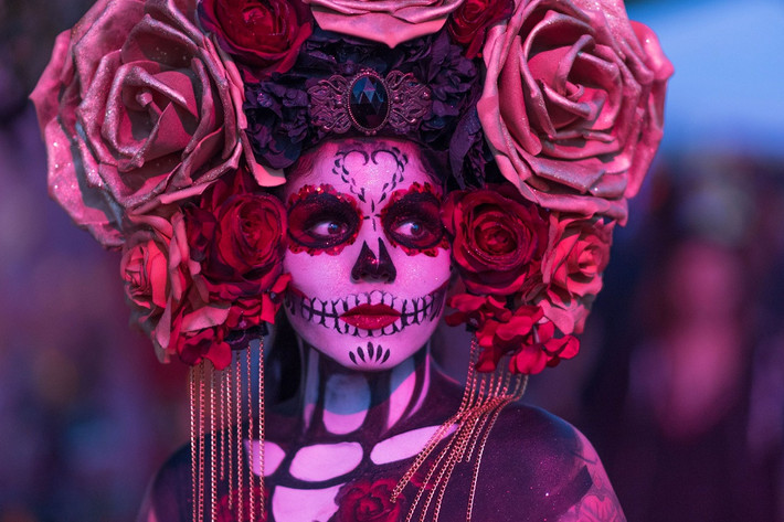 Du khách muốn trải nghiệm lễ hội người chết Mexico cần lựa chọn chính xác thời gian để không bị nhầm lẫn với lễ Halloween. Ảnh: Independent.