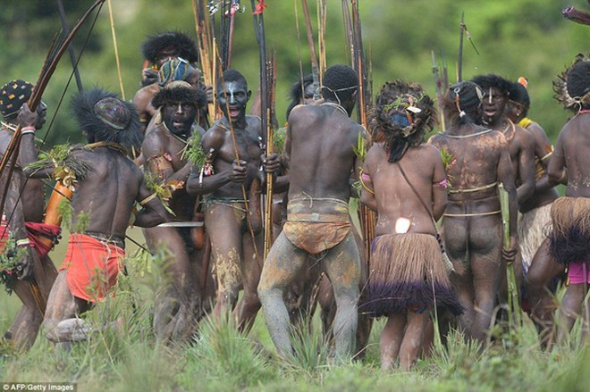 Đây là một trong những bộ tộc hoang dã của New Guinea - đất nước mà con người ít tìm hiểu, khám phá nhất trên thế giới.