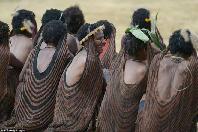 Ở cộng đồng Dani, trên khu vực cao nguyên xa xôi của phía tây Papua, những thổ dân bản xứ sống hòa mình với thiên nhiên.