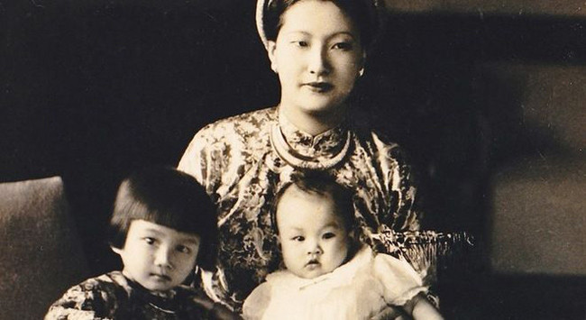Dân làng Chabrignac kể rằng, bà Nam Phương giàu có, nhưng sống thiếu hạnh phúc. Bao nhiêu năm chỉ thấy cựu hoàng Bảo Đại về thăm Hoàng hậu mấy lần, lần được nhớ nhất là vào dịp lễ cưới của Phương Liên kết hôn với chàng trai người Bordeaux. Buồn nản vì tình cảm của mình, bà Nam Phương chỉ sống âm thầm trong ngôi nhà vắng vẻ. Họa hoằn bà mới về thăm Paris vài ngày. Có lẽ vui nhất là dịp nghỉ hè, các con mới có dịp về thăm bà.