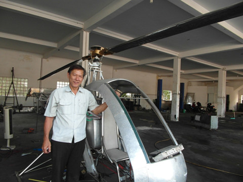 Chiếc máy bay đầu tiên ra đời năm 2012, ông Hiền chưa hài lòng vì còn nhiều hạn chế ở động cơ, hộp số. Lại nhập máy từ nước ngoài về rồi tiếp tục tự tay lắp ráp, mày mò, ông chuẩn bị cho ra đời tiếp thêm một chiếc nữa để thỏa mãn niềm đam mê.