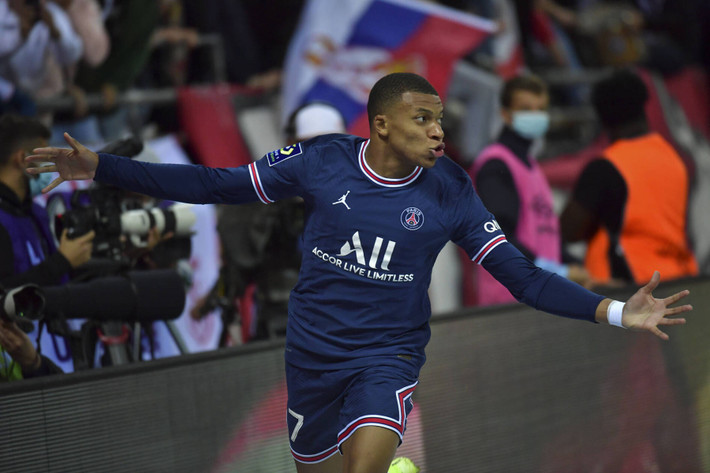 Kylian Mbappe xếp thứ 2 trong danh sách kể tên, khi đóng góp trực tiếp vào 42 bàn thắng (32 bàn và 10 kiến tạo) cho PSG tại Ligue 1. Tiền đạo người Pháp đã ghi 4 bàn và có 3 kiến tạo tại Ligue 1 kể từ đầu mùa 2021/22.