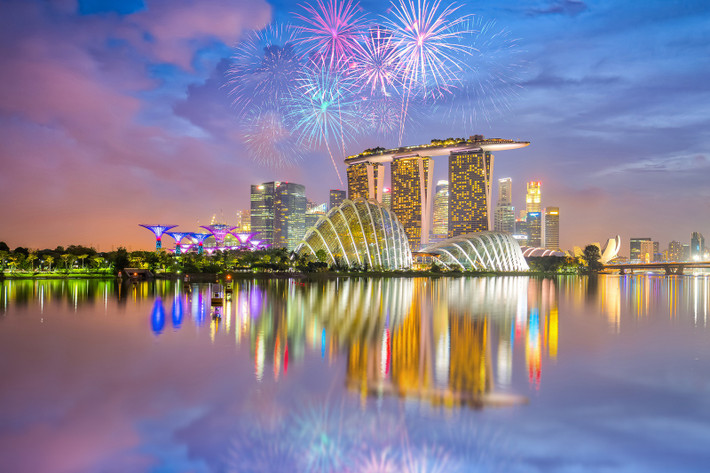 Singapore: Ở Singapore, trong suốt nửa tháng Âm lịch đầu tiên của năm, nơi đây thường diễn ra chuỗi các hoạt động chào đón mùa xuân hoành tráng, vui tươi và nhiều màu sắc, bao gồm lễ hội Hoa đăng, Singapore River Hongbao và Chingay. Ảnh: Knight Frank.