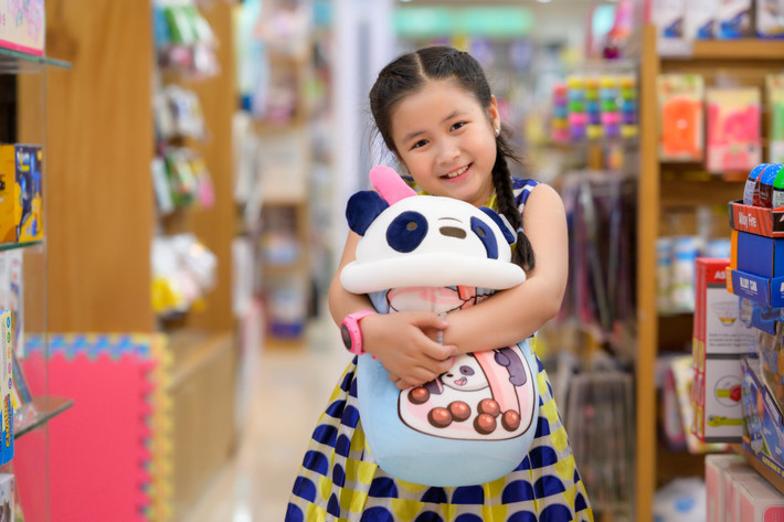 Tính từ khi 4 tuổi tới nay, Ngân Chi đã đóng 5 phim điện ảnh, xuất hiện trong một số phim truyền hình và tham dự nhiều game show dành cho lứa tuổi thiếu nhi. Tuy nhiên, trong 5 tác phẩm điện ảnh đã đóng, diễn viên nhí 10 tuổi chỉ được xem duy nhất Anh thầy ngôi sao. Các tác phẩm còn lại đều có rating 13+ nên cô bé chưa được xem phần thể hiện của bản thân trong Bố già, Đôi mắt âm dương...