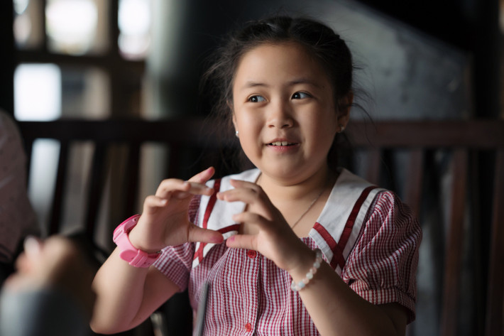 Sau khi Bố già ra rạp, khán giả nhận ra Ngân Chi nhiều hơn, thường xin chụp ảnh cùng hay quay video mỗi khi cô bé đi trên phố. Ngân Chi cho biết bé vui vì được nhiều người yêu quý, nhưng không cảm thấy mình khác biệt hay đặc biệt hơn các bạn đồng trang lứa.