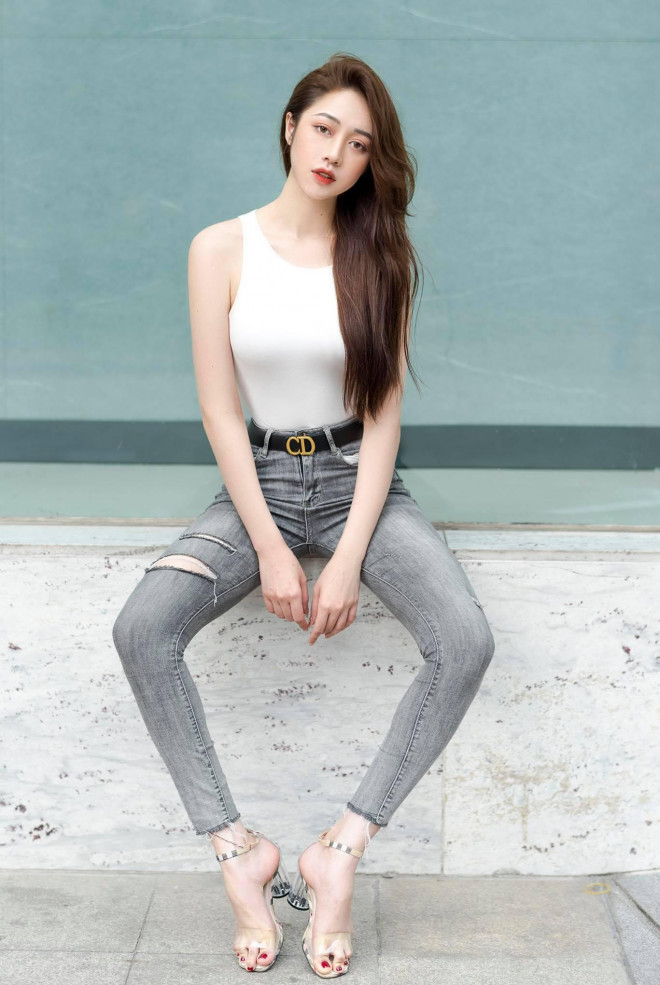 Miệt mài tập luyện để sở hữu body đẹp, cũng như có lợi thế trong cách tạo dáng cũng như gương mặt nổi bật nên Hằng Habi dễ dàng biến hóa với nhiều phong cách khác nhau.