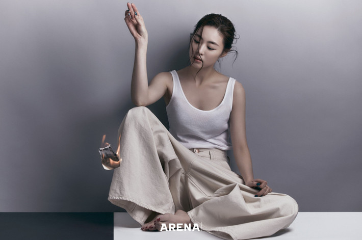 Nữ diễn viên không hối hận vì đã từ bỏ sự nghiệp ca hát. Cô cho rằng bản thân chưa đủ tài năng để ra mắt trong nhóm nhạc nữ. “Tôi nghĩ mình chỉ được hát đúng một câu nếu ra mắt cùng SNSD”, Lee Yeon Hee bày tỏ. Tuy nhiên, nữ diễn viên vẫn yêu ca hát và xem đây là sở thích cá nhân.