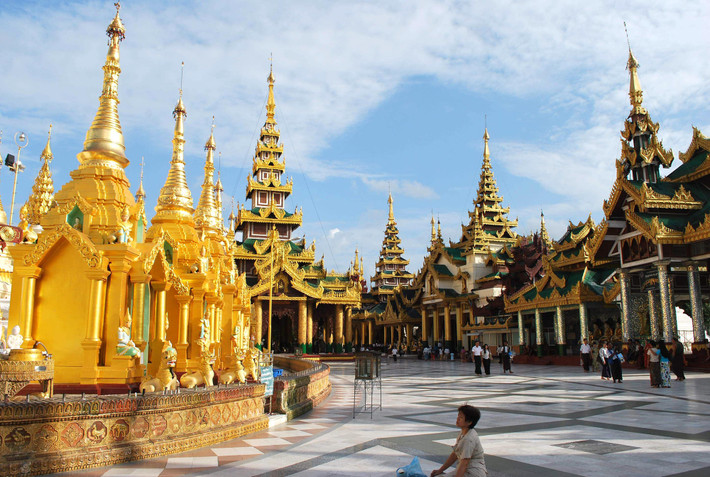 Còn được gọi là Wat Phra Kaew, chùa Phật Ngọc nằm trong khuôn viên của Cung điện Lớn ở Bangkok. Ảnh: dalaco