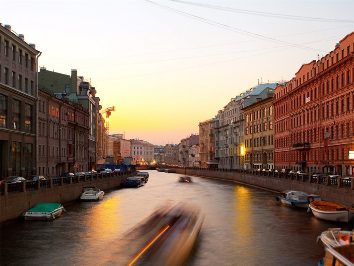 Sông Fontanka là một nhánh của sông Neva, chảy qua trung tâm St. Petersburg.