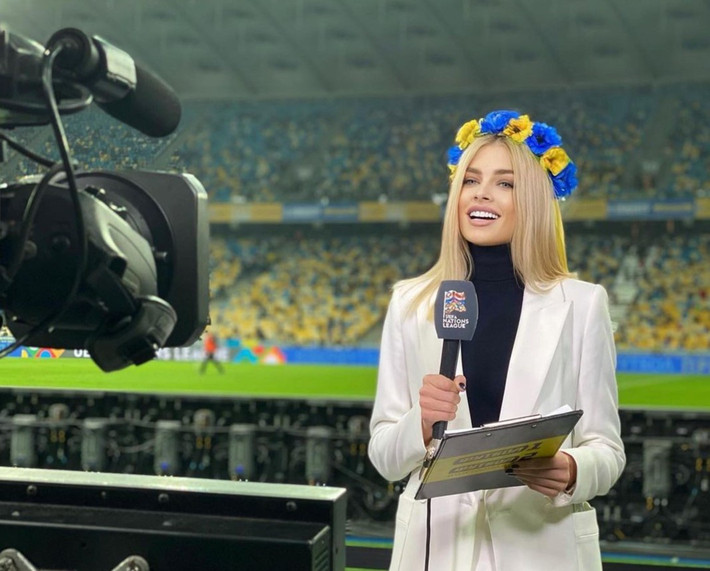 Vlada Sedan tốt nghiệp Đại học Quốc gia Kiev và đang làm việc cho kênh truyền hình Ukrainian TV. Cô nổi tiếng với loạt chương trình chuyên phỏng vấn các ngôi sao hàng đầu của làng túc cầu thế giới, được yêu thích nhờ phong cách dẫn năng động, hoạt ngôn.