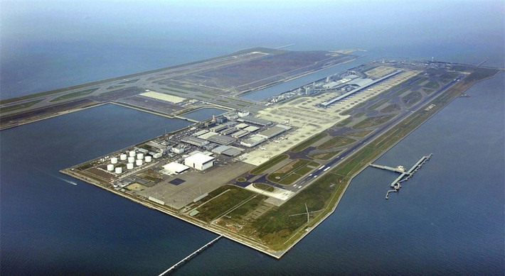 Sân bay quốc tế Kansai, Nhật Bản: Sân bay Kansai có nguy cơ xảy ra động đất và lốc xoáy mạnh khiến cho việc cất cánh và hạ cánh cực kỳ khó khăn.