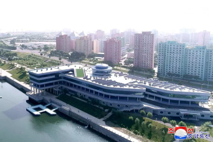 Nhà hàng Chợ cá sông Daedong khổng lồ ở Bình Nhưỡng.
