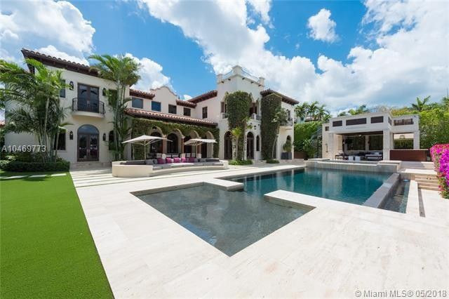 Bất động sản toạ lạc tại thành phố du lịch Miami Beach, được xây dựng vào năm 2005 với phong cách kiến trúc truyền thống vùng Địa Trung Hải.
