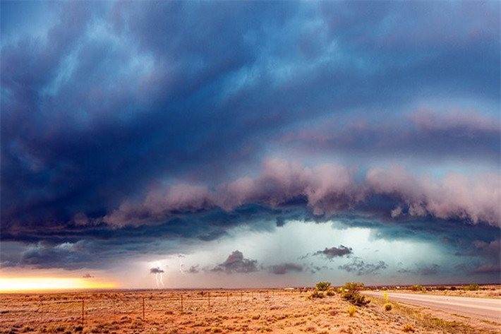 Một trận bão lớn đang tiến tới sa mạc ở thành phố Artesia, bang New Mexico.