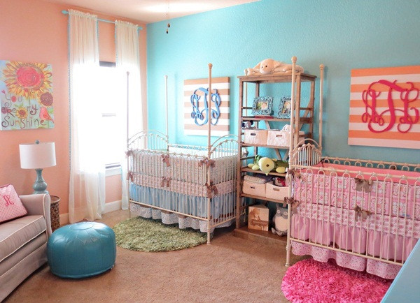 Yếu tố ánh sáng cũng cần được chú ý đặc biệt. Bạn cần đảm bảo căn phòng thoáng mát, đủ ánh sáng nhờ hệ thống cửa sổ. Có như vậy, sức khỏe của trẻ mới được đảm bảo