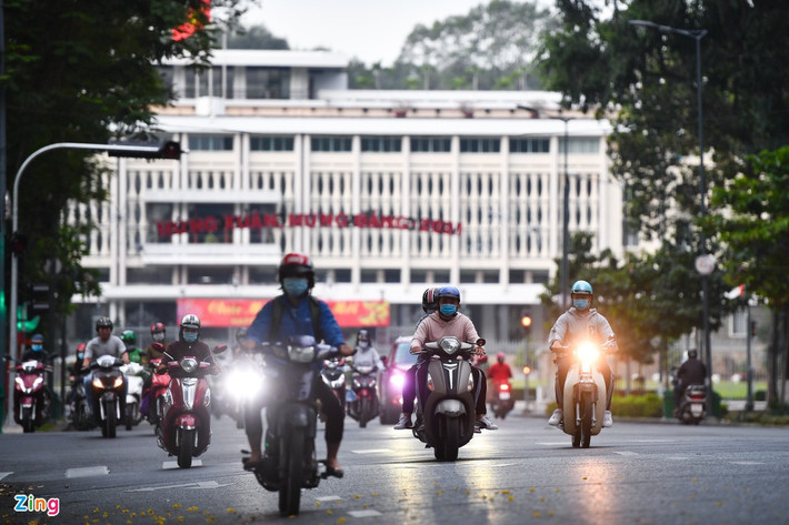##sc### Đai lộ Lê Duẩn, dài khoảng 2 km, nối Thảo Cầm Viên với Dinh Độc Lập. Đây là một trong những con đường lâu đời nhất Sài thành. Trải qua 4 lần đổi tên từ thế kỷ XVII đến thế kỷ XXI, đại lộ mang nhiều tên gọi khác nhau như Chính Phủ, Norodom, Thống Nhất, Đường 30 tháng 4, Lê Duẩn. Ảnh: Duy Hiệu.
