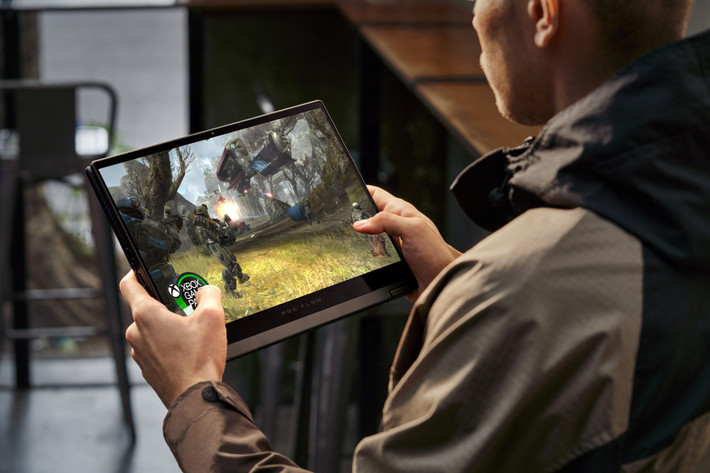  Asus ROG Flow X13 được ra mắt lần đầu tiên tại sự kiện CES 2021 (tháng 1/2021). Theo đại diện của Asus, hãng sẽ giới thiệu sản phẩm này tại thị trường Việt Nam trong tháng 4. Hiện tại, giá bán của máy vẫn chưa được tiết lộ. Ảnh: Asus.