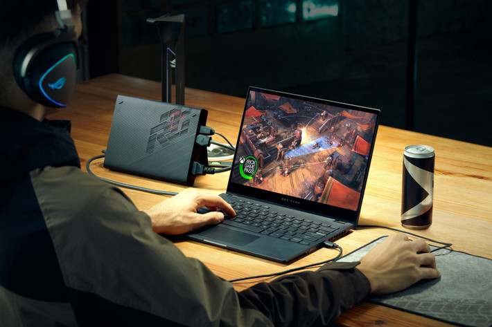 Đây là mẫu laptop gaming 2 trong 1 đầu tiên của Asus. Máy sở hữu kiểu dáng khá mỏng và khối lượng chỉ 1,3 kg. Model này có màn hình cảm ứng 13,4 inch, độ phân giải 3.840x2.400 pixel, tần số quét 120 Hz. Cấu hình của sản phẩm gồm chip AMD Ryzen 9 5980HS, card đồ họa Nvidia GeForce GTX 1650. Ảnh: Asus.