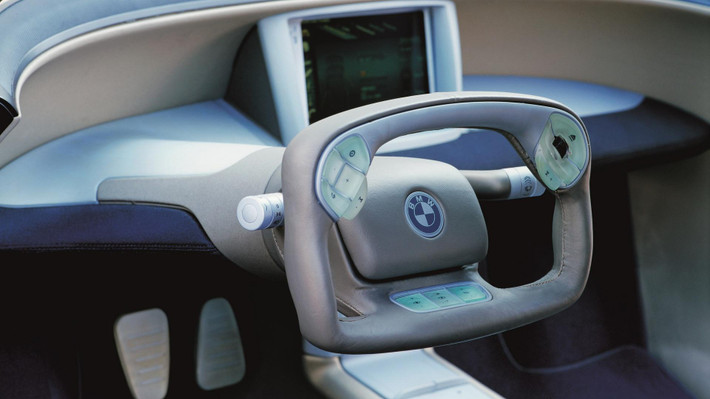 BMW Z22: Được phát triển bởi bộ phận nghiên cứu công nghệ BMW Technik GmbH, chiếc Z22 được giới thiệu vào năm 1999. Bên cạnh những tính năng lạ lẫm ở cuối thế kỷ 20 như HUD hay camera quan sát bên hông, BMW Z22 còn được trang bị vô-lăng đầy công nghệ. Ngoài khả năng trực tiếp đánh lái, người lái có thể điều khiển xe thông qua xung điện. Bên cạnh đó, xe được khởi động bằng cảm biến vân tay và sang số bằng nút bấm +/- trên vô-lăng.