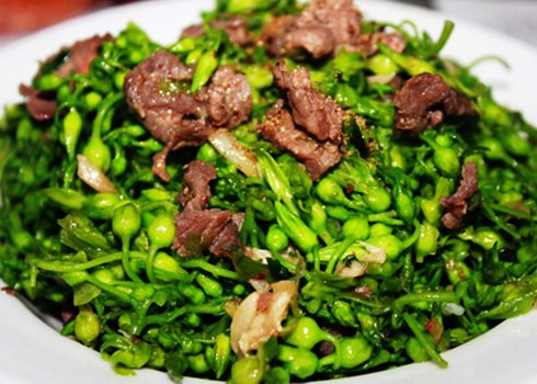 Thịt bò xào hoa thiên lý.