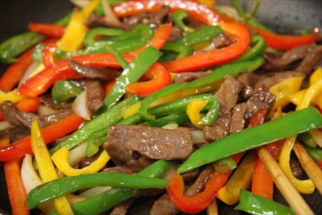 Bò xào ớt chuông.