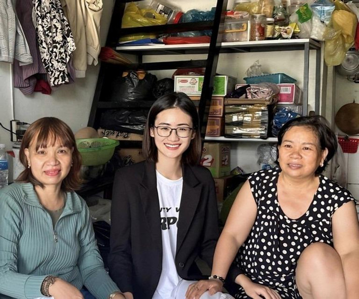 rước khi thực hiện dự định của bản thân, cô đã cắt tóc hiến cho bệnh nhân ung thư của Mạng lưới Ung thư vú Việt Nam và dành toàn bộ tiền thưởng khi giành ngôi Hoa hậu cho các hoạt động thiện nguyện.
