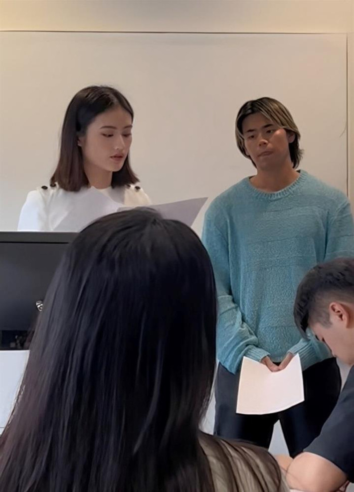 àng hậu còn chia sẻ các hoạt động ở trường. Có thể thấy, Hoa hậu Ý Nhi nhanh chóng làm quen với bạn bè, thầy cô mới. Cô cũng xác nhận đã thích nghi với nhịp sống nơi đây.