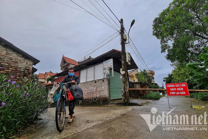 Người dân được cảnh báo không đi vào khu vực đê lún