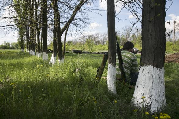 Phút nghỉ ngơi hiếm hoi của lính tự vệ Slavyansk.