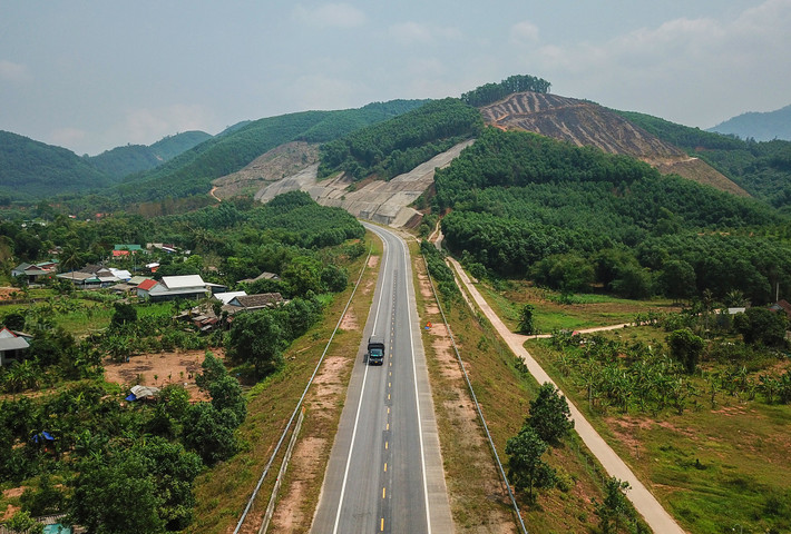 Tuyến đường dài 66 km thuộc dự án đường Hồ Chí Minh, có điểm đầu là xã Hòa Liên (huyện Hòa Vang, TP Đà Nẵng) và điểm cuối là huyện Nam Đông (tỉnh Thừa Thiên - Huế).