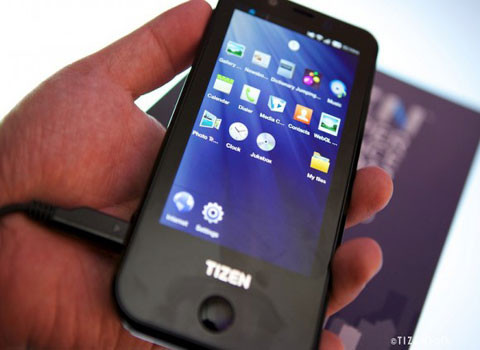 Điện thoại Tizen sẽ có chức năng liên hệ tầm gần. Trong một video mới xuất hiện trên mạng, chúng ta dễ dàng nhận thấy chiếc điện thoại sử dụng hệ điều hành Tizen có tính năng liên hệ tầm gần.