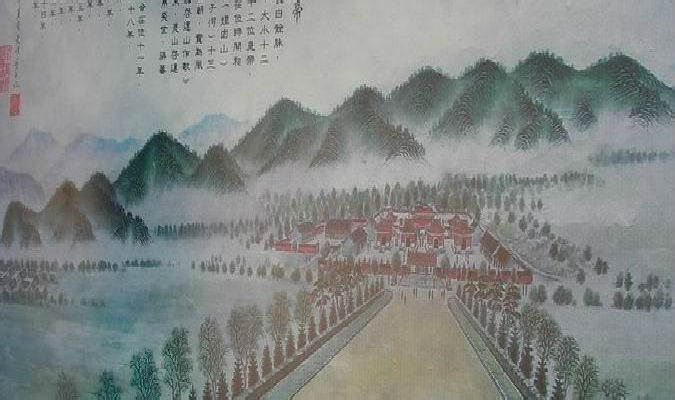 Điều ngạc nhiên nhất chính là 12 đỉnh của núi Khải Vận. Nhân gian truyền rằng: Độ cao của mỗi đỉnh ứng với thời gian tại vị của mỗi vị Hoàng đế. Có 3 đỉnh nằm giữa là cao nhất trùng hợp với sự đỉnh thịnh của ba vị hoàng đế Thuận Trị, Khang Hi và Càn Long. Kể từ sau Gia Khánh đế, triều đại nhà Thanh dần dần tàn lụi, nếu quan sát đỉnh núi cuối cùng có thể nói không thấy đỉnh đâu, dân gian giải thích đó chính là đỉnh của Vong quốc chi quân, Hoàng đế cuối cùng của triều Thanh – Phổ Nghi.